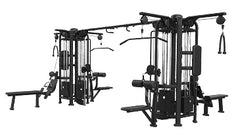 Máquinas de musculación y pesos libres diseñados para desarrollar fuerza...